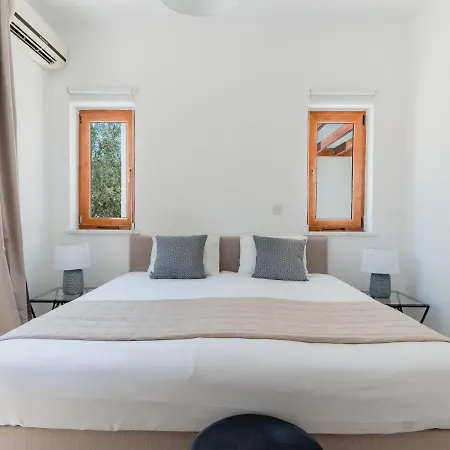 Villa Magnificent Holiday With Pool And Stunning Sunset Views Peristerona No001 *