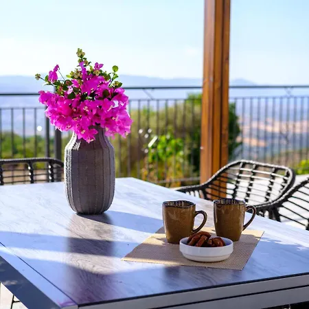 Magnificent Holiday With Pool And Stunning Sunset Views Peristerona No001 * Peristerona (Paphos)