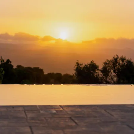 Magnificent Holiday With Pool And Stunning Sunset Views Peristerona No001 *